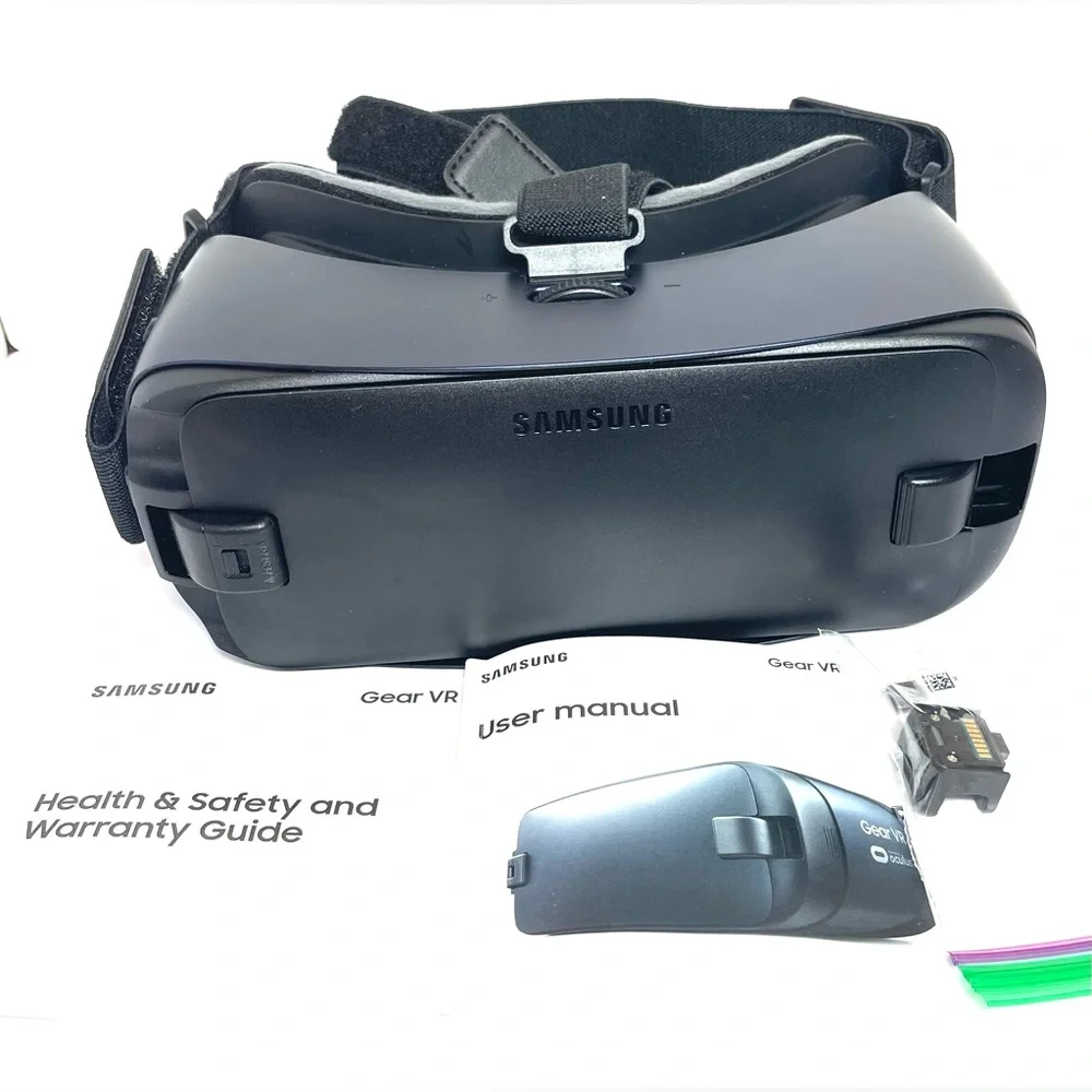 Samsung Black Smartphone VR Headset